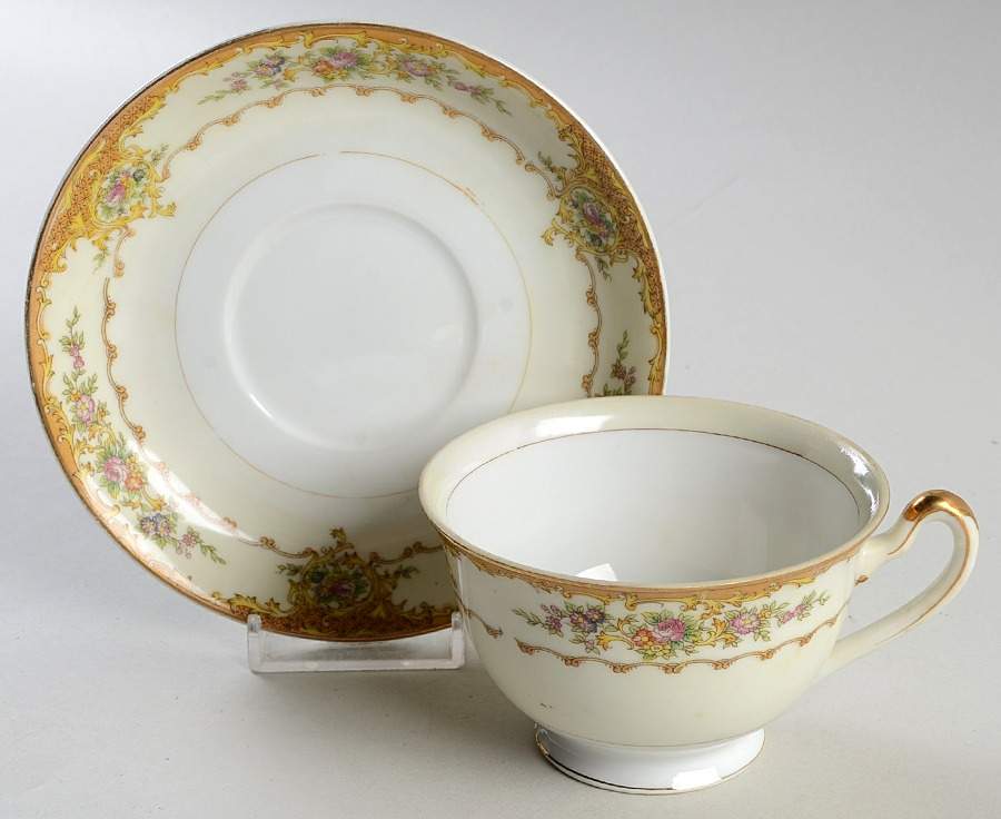 HIN10 Footed Cup & Saucer Set by The Hinode-1