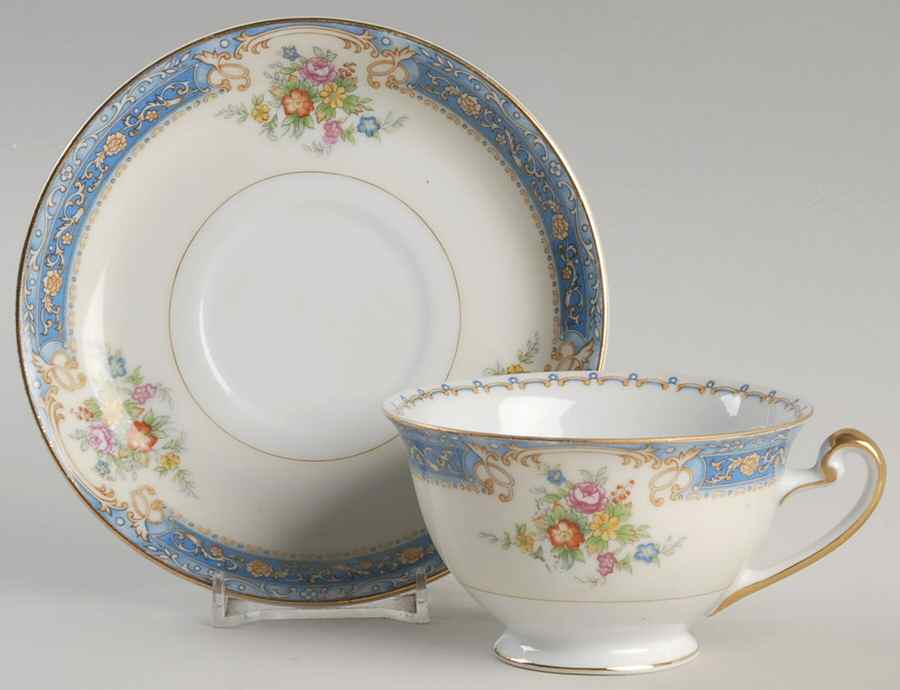 HIN3 Footed Cup & Saucer Set by The Hinode-1