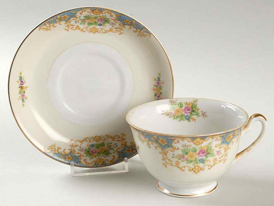 HIN7 Footed Cup & Saucer Set by The Hinode-1