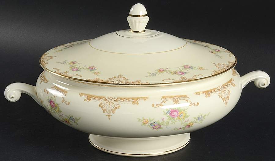 Aristocrat Round Covered Vegetable by Homer Laughlin -1
