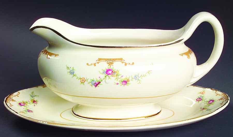 Aristocrat Gravy Boat & Underplate/Relish by Homer Laughlin -1