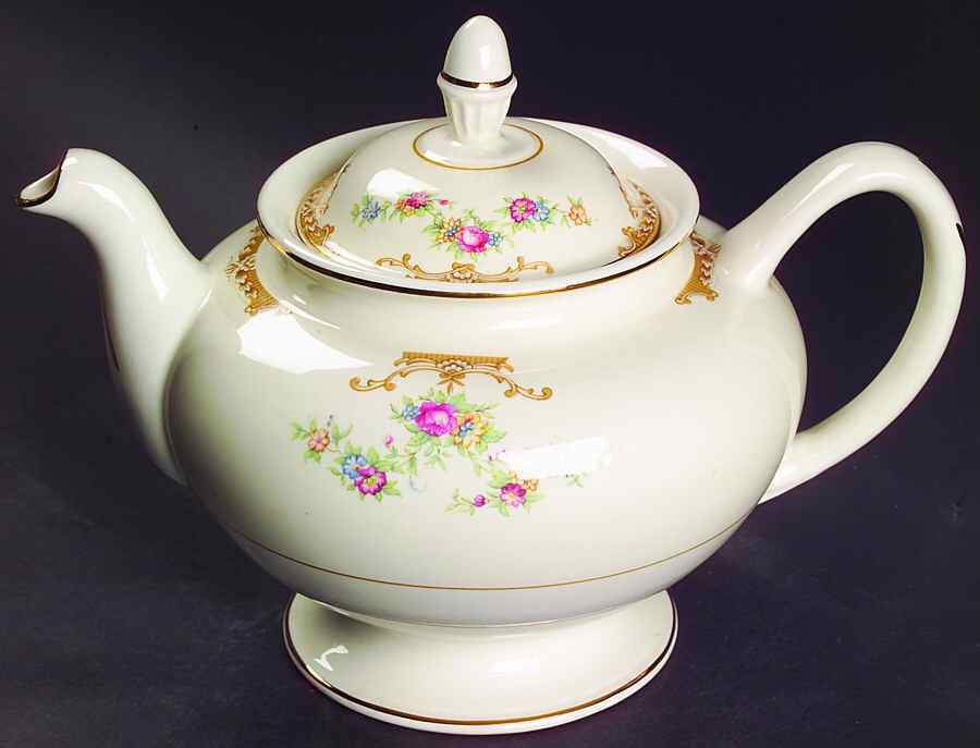 Aristocrat Teapot & Lid by Homer Laughlin -1