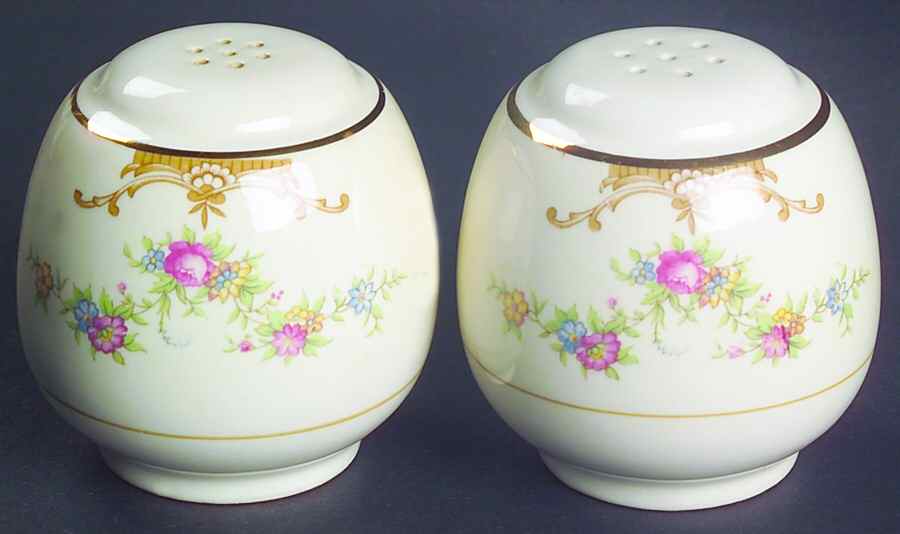 Aristocrat Salt & Pepper Set by Homer Laughlin -1