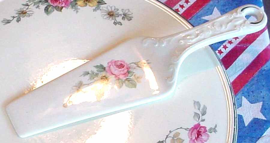 Armand (Virginia Rose Shape) Solid Ceramic Pie/Cake Server by Homer Laughlin -1