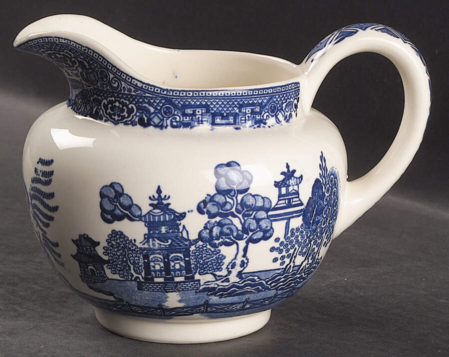 Blue Willow 28 Oz Jug by Homer Laughlin -1
