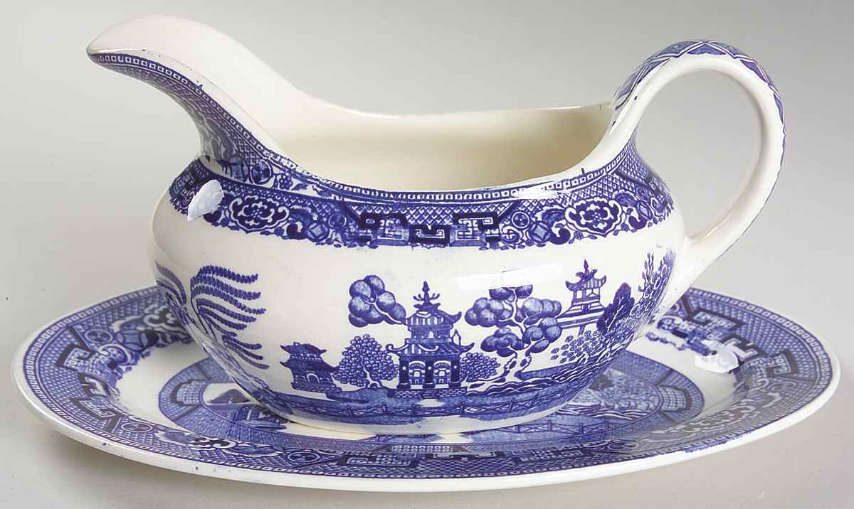 Blue Willow Gravy Boat & Underplate/Relish by Homer Laughlin -1