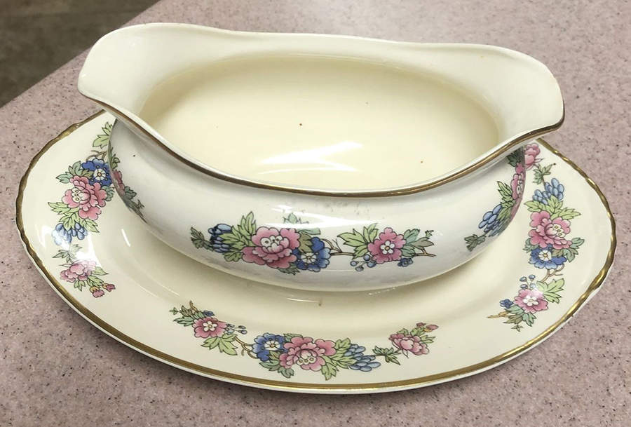 Bristol Gravy Boat with Attached Underplate by Homer Laughlin -1