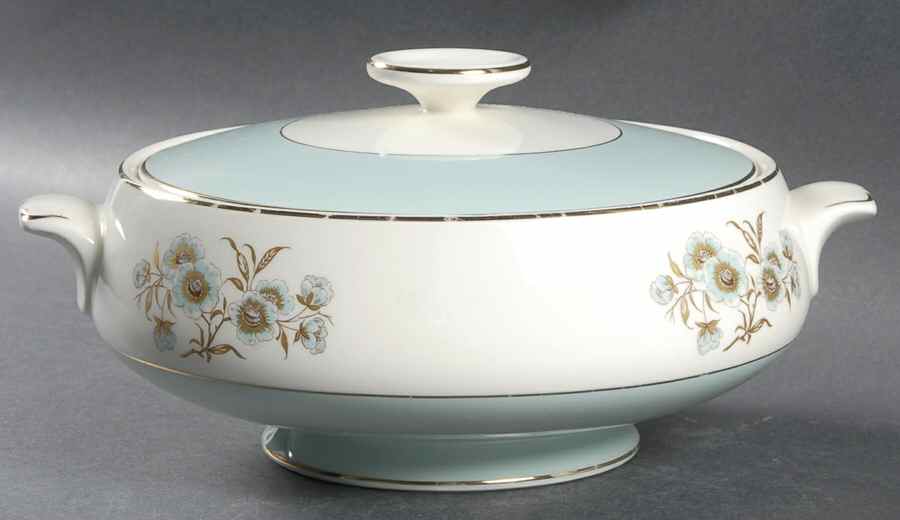 CV69 Round Covered Vegetable by Homer Laughlin -1
