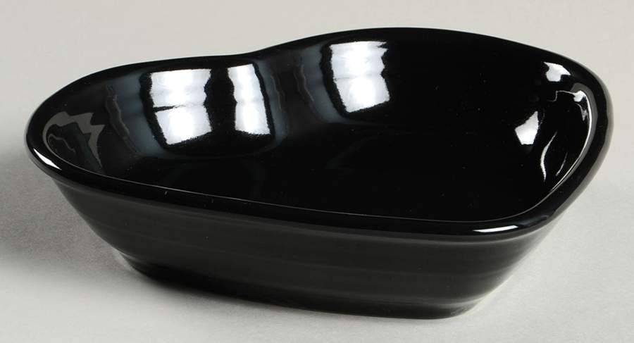 Fiesta Black (Intro 1986) 7" Heart Shaped Bowl by Homer Laughlin -1