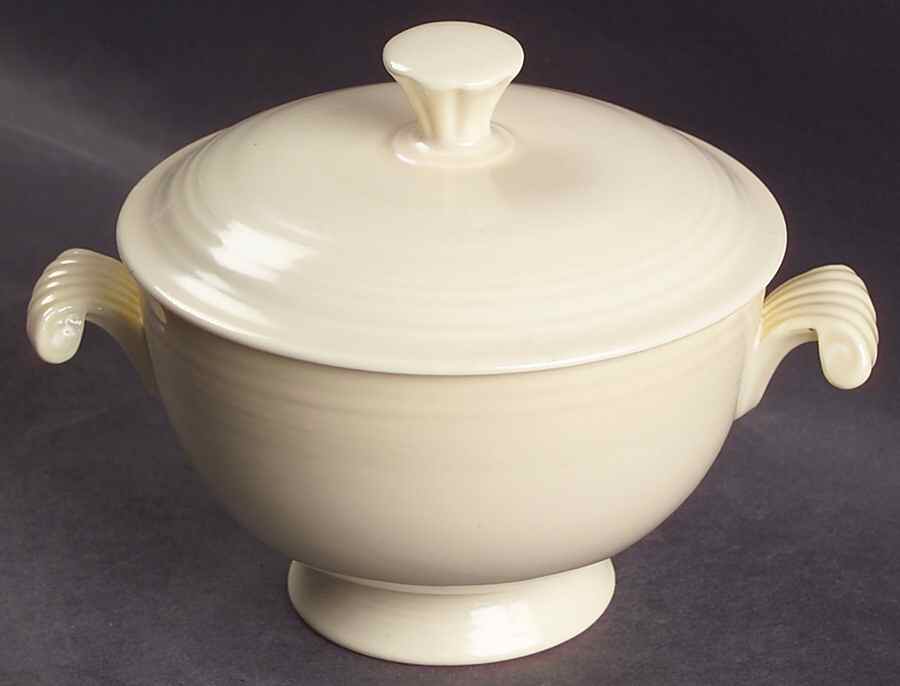 Fiesta Old Ivory (Cream) Covered Onion Soup by Homer Laughlin -1