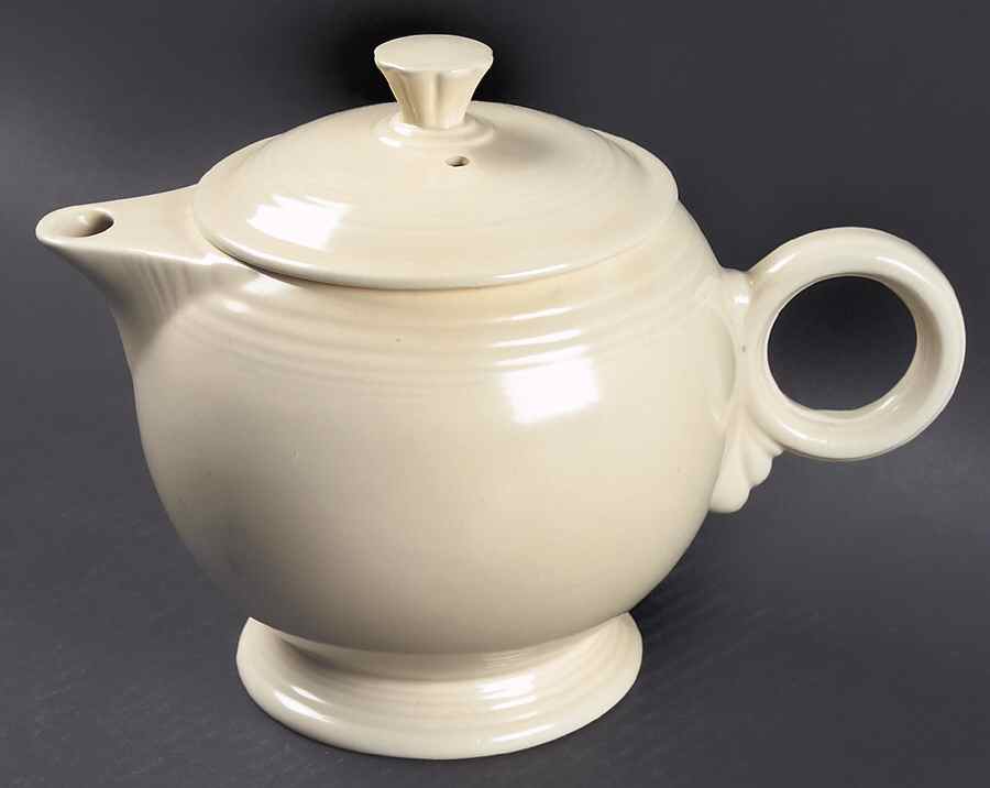 Fiesta Old Ivory (Cream) Large Tea Pot & Lid by Homer Laughlin -1