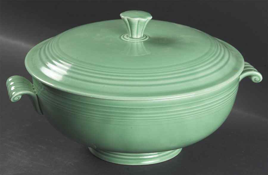 Fiesta Light Green (Older) 1.25 Qt Round Covered Casserole by Homer Laughlin -1
