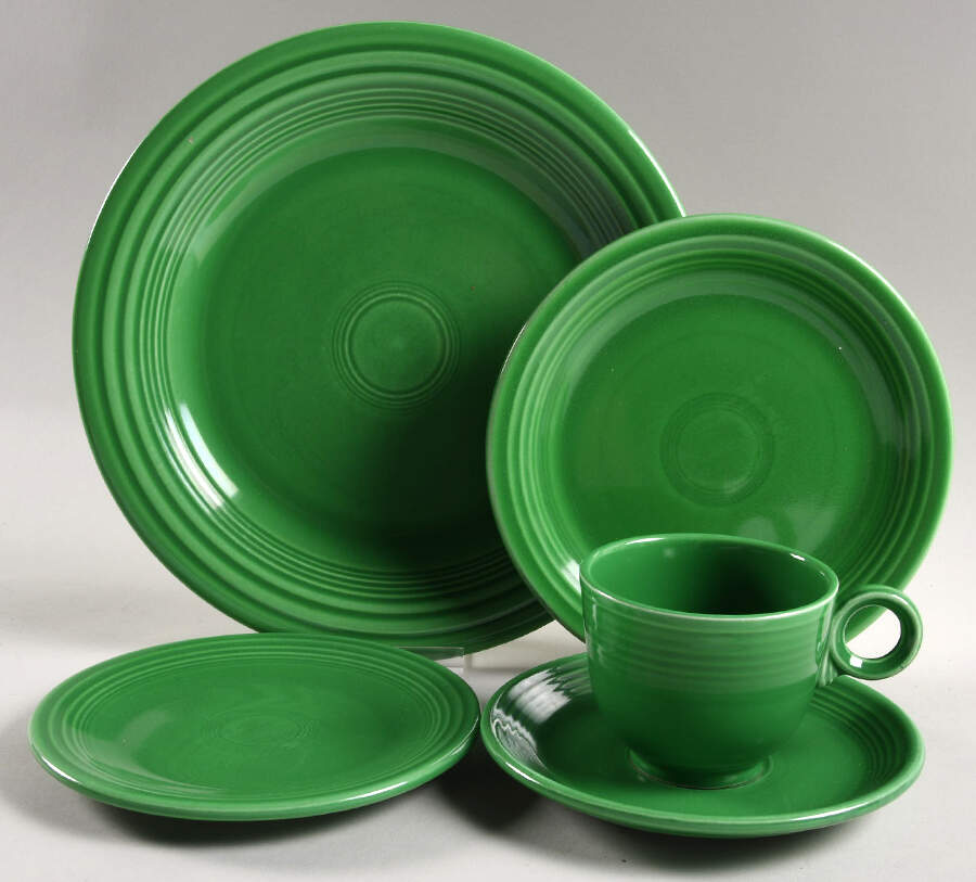 Fiesta Medium Green (Older) 5 Piece Place Setting by Homer Laughlin -1