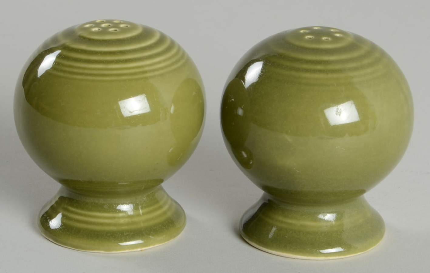Fiesta Turf Green (Ironstone) Salt & Pepper Set by Homer Laughlin -1