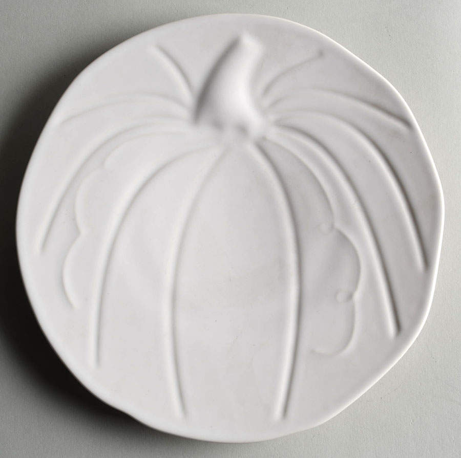 Fiesta White (Intro 1986) Pumpkin Shaped Plate by Homer Laughlin -1