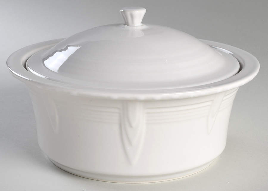 Fiesta White (Intro 1986) 2.5 Qt Round Covered Casserole by Homer Laughlin -1