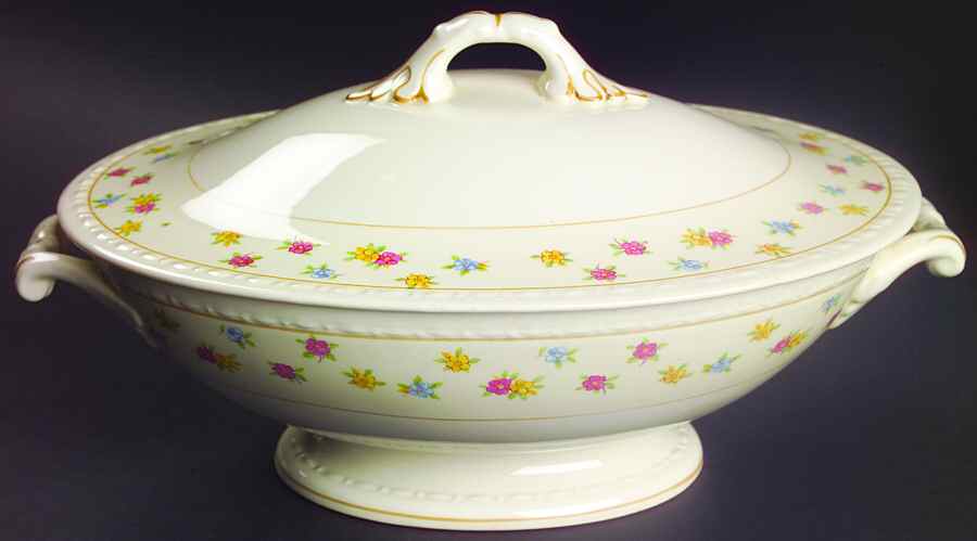 Moselle (Eggshell Georgian) Oval Covered Vegetable by Homer Laughlin -1