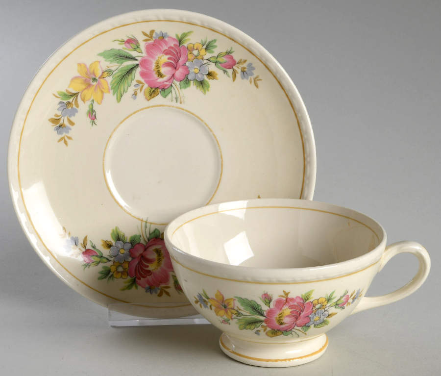 G3318 Footed Cup & Saucer Set by Homer Laughlin -1