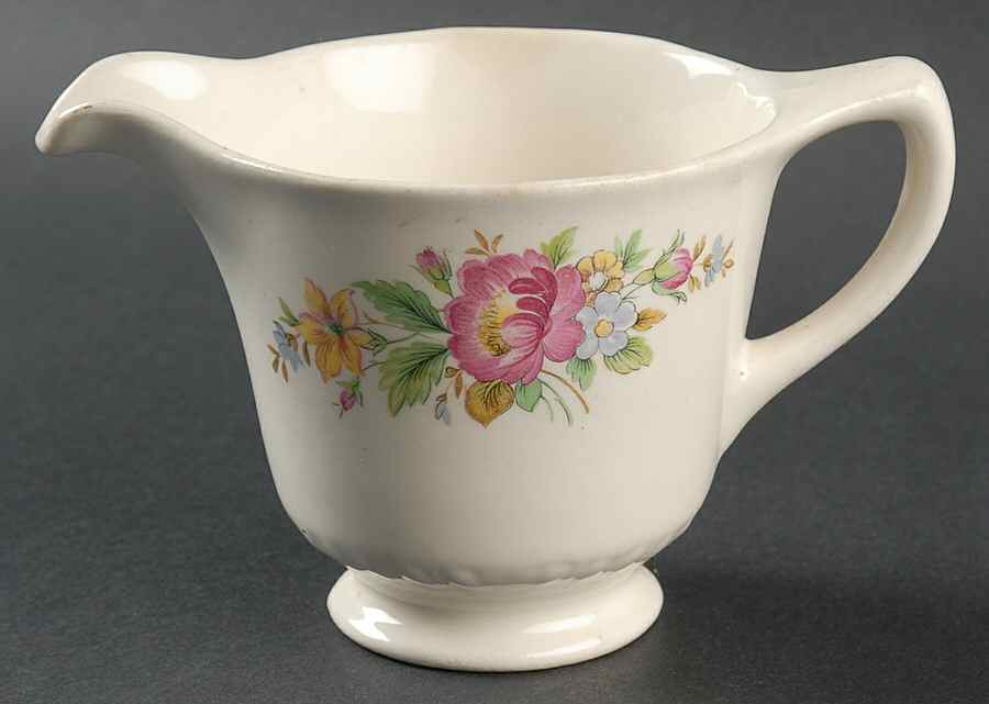 G3318 Creamer by Homer Laughlin -1
