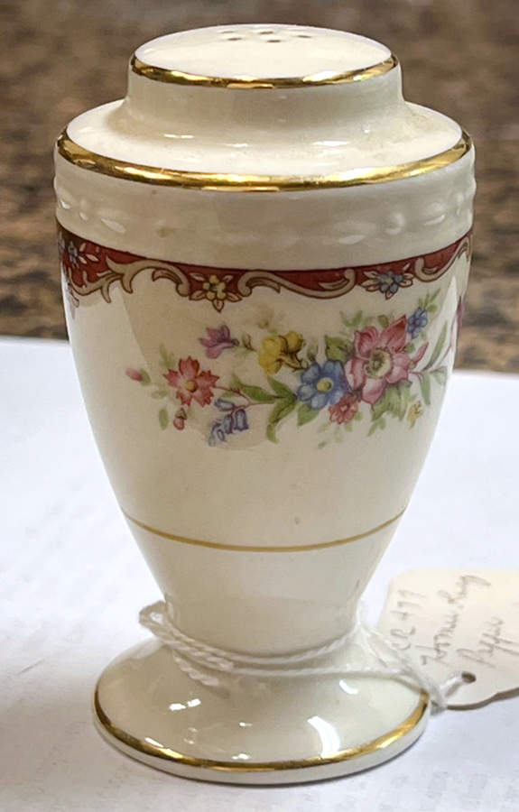 G3320 Salt Shaker by Homer Laughlin -1