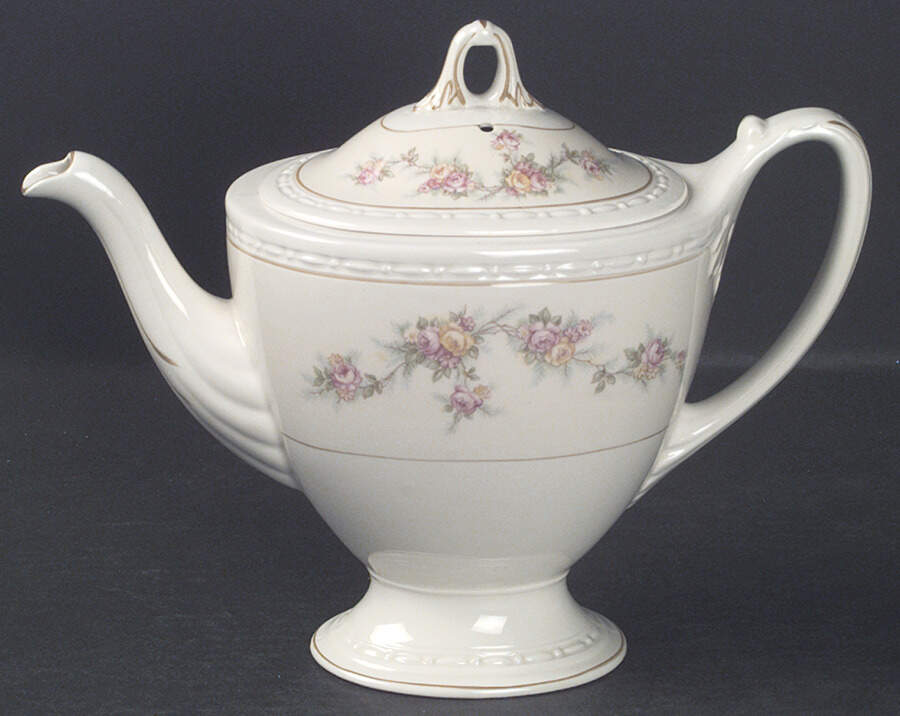G3370 Teapot & Lid by Homer Laughlin -1