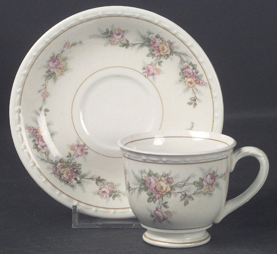 G3370 Footed Demitasse Cup & Saucer Set by Homer Laughlin -1