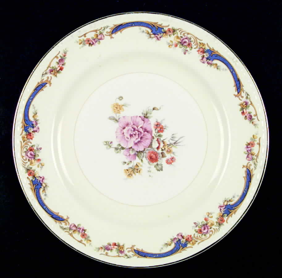 G3384 Dinner Plate by Homer Laughlin -1