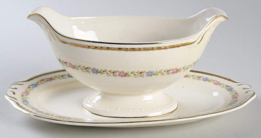 G3388 Gravy Boat with Attached Underplate by Homer Laughlin -1