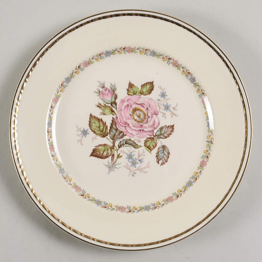 G3388 Luncheon Plate by Homer Laughlin -1