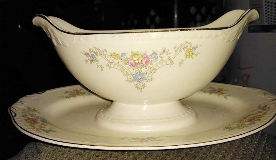 Wedgwood Gravy Boat with Attached Underplate by Homer Laughlin -1