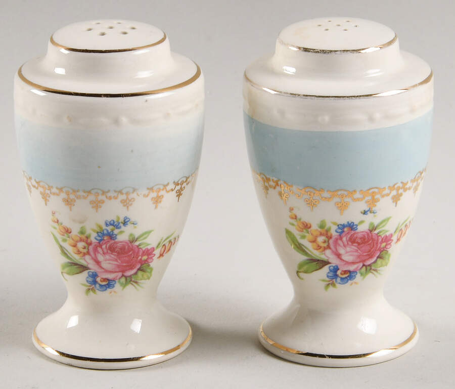 G3439 Salt & Pepper Set by Homer Laughlin -1