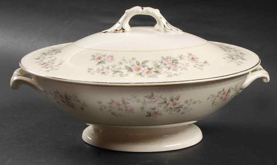 G3516 Oval Covered Vegetable by Homer Laughlin -1