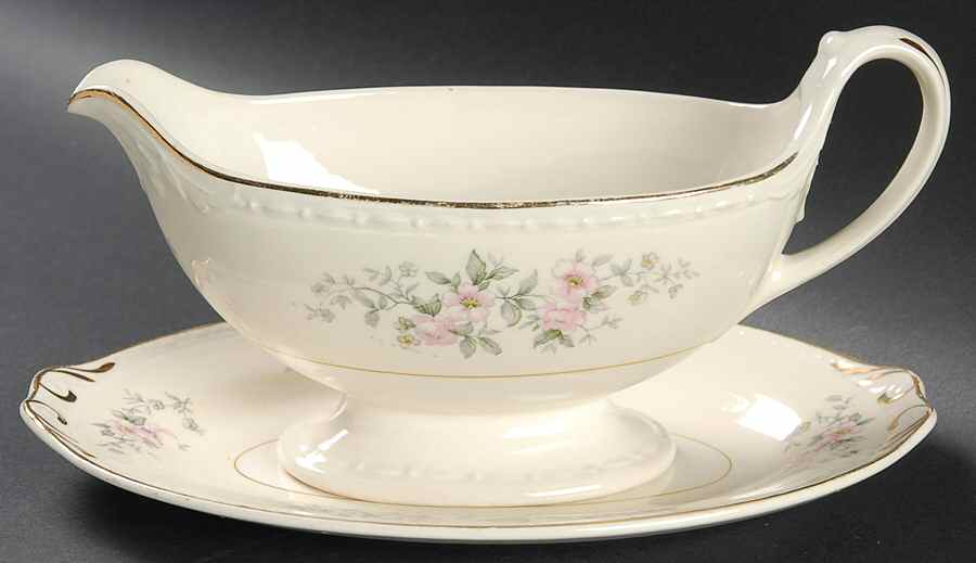 G3516 Gravy Boat & Underplate by Homer Laughlin -1