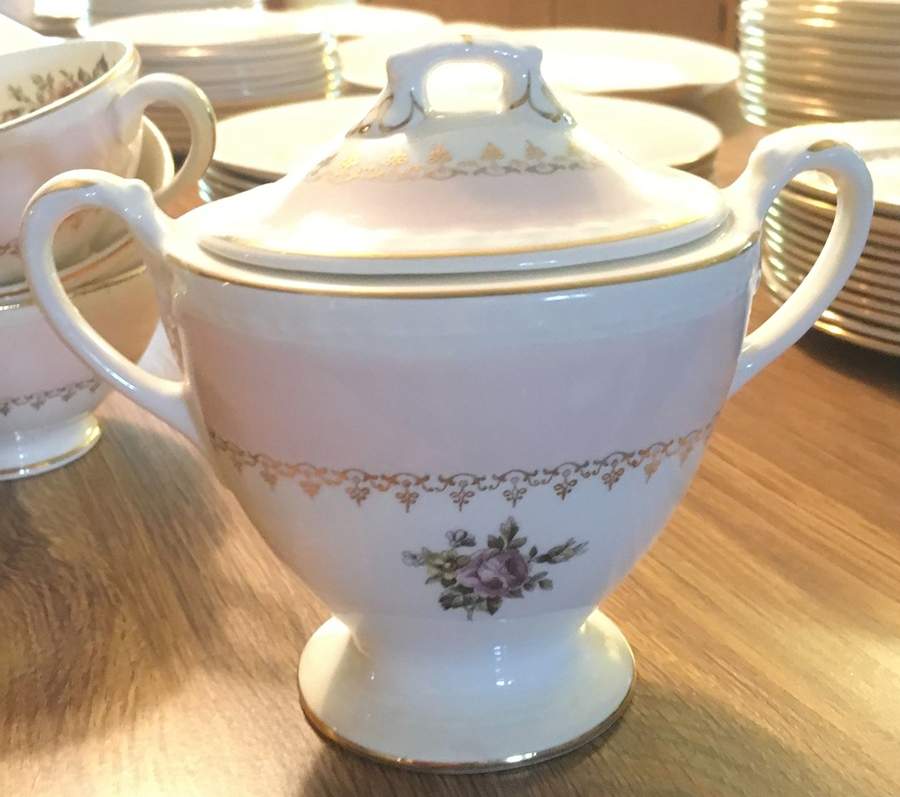 Arcadia Sugar Bowl & Lid by Homer Laughlin -1