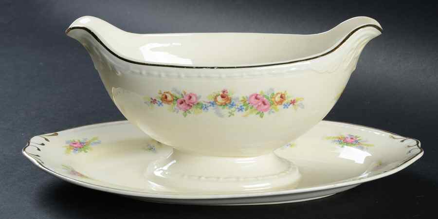 G3523 Gravy Boat with Attached Underplate by Homer Laughlin -1