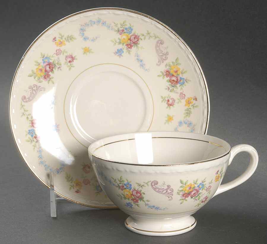 G3352 Footed Cup & Saucer Set by Homer Laughlin -1