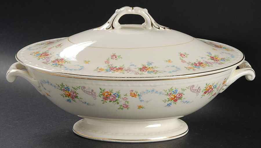 G3352 Oval Covered Vegetable by Homer Laughlin -1