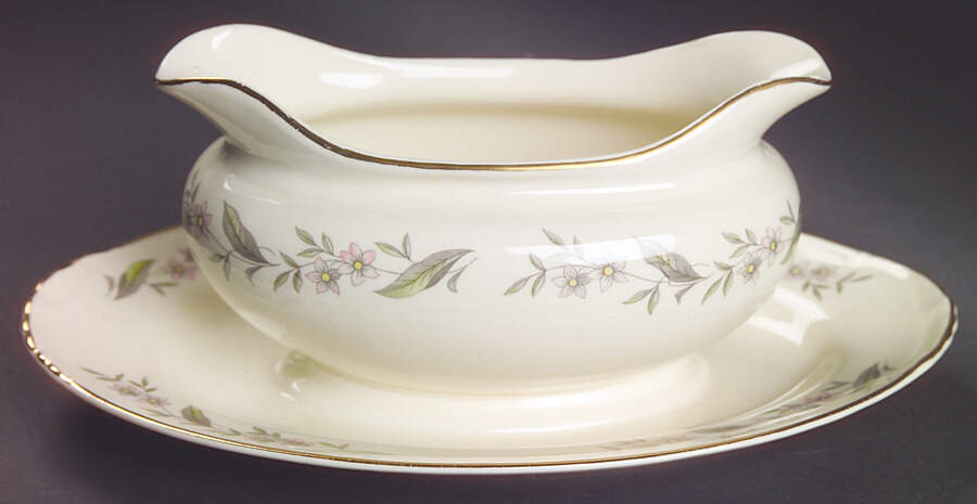 Gardenia Gravy Boat with Attached Underplate by Homer Laughlin -1