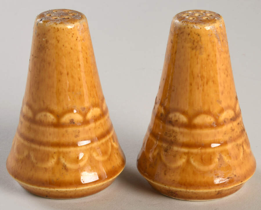 Golden Harvest Salt & Pepper Set by Homer Laughlin -1