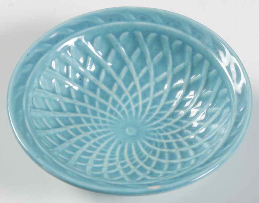 Harlequin Turquoise (Older) 3" Round Nut Dish by Homer Laughlin -1