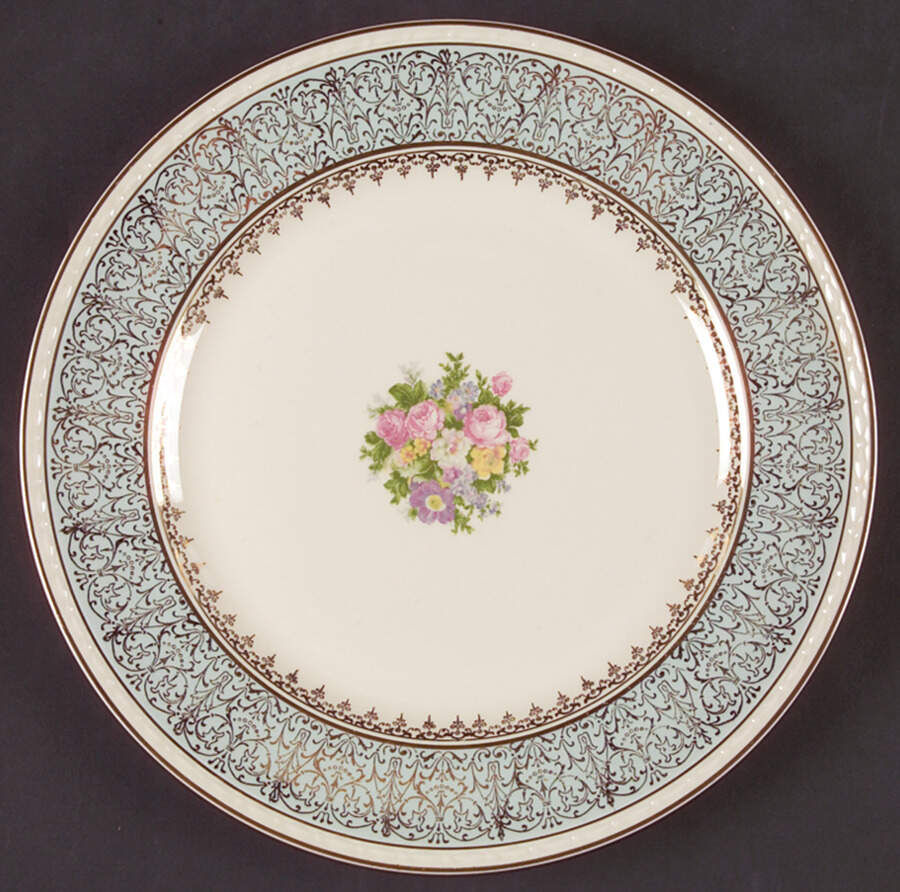 G3312 Dinner Plate by Homer Laughlin -1