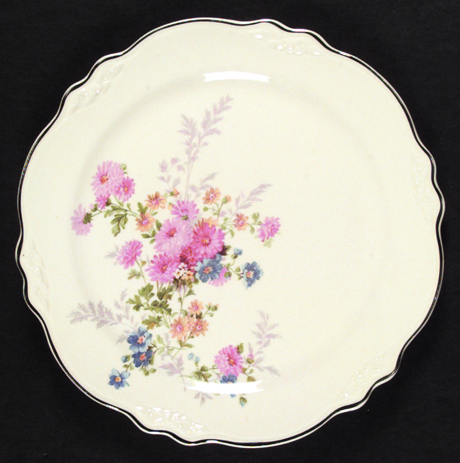 VR363 Luncheon Plate by Homer Laughlin -1