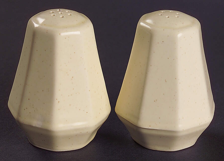 HLC124 Salt & Pepper Set by Homer Laughlin -1