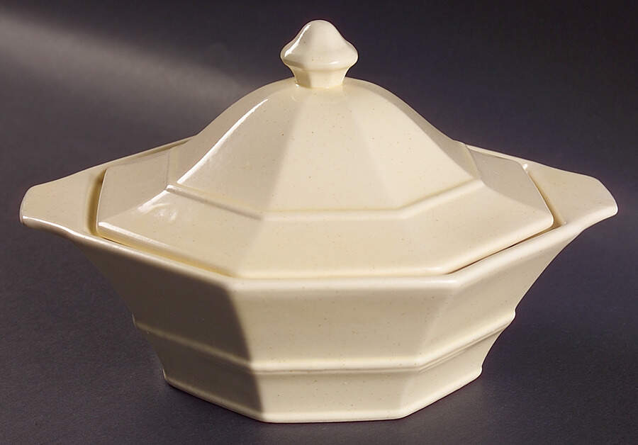 HLC124 Round Covered Vegetable by Homer Laughlin -1