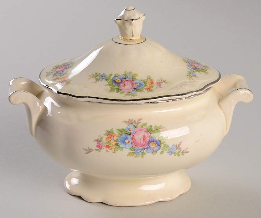 VR106 Sugar Bowl & Lid by Homer Laughlin -1