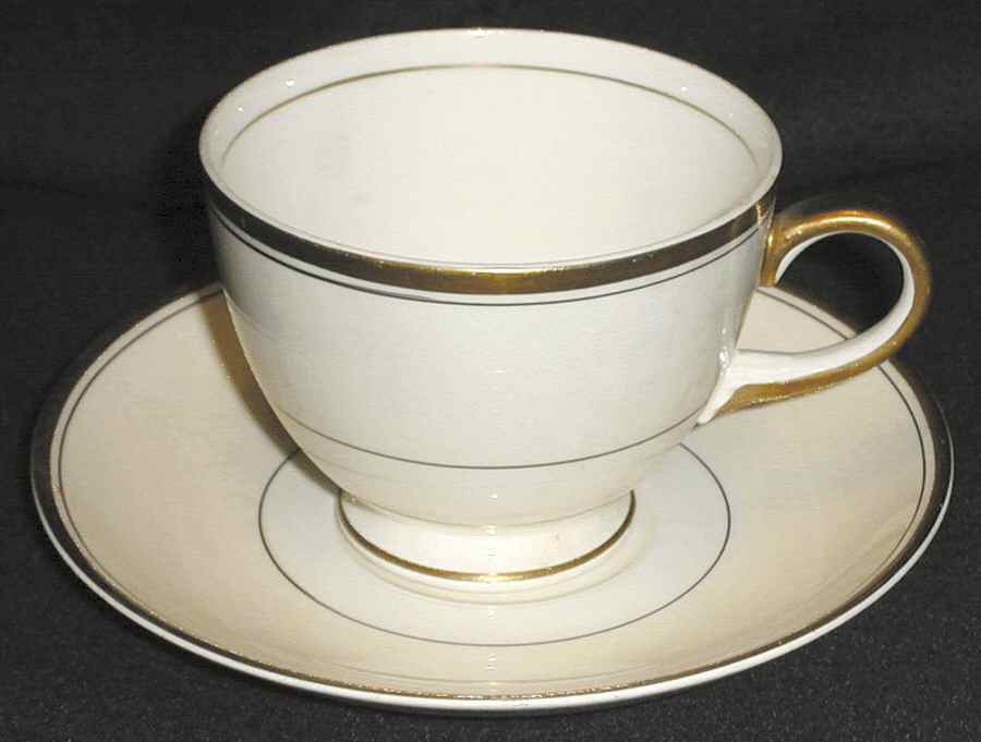 N1604 Footed Cup & Saucer Set by Homer Laughlin -1