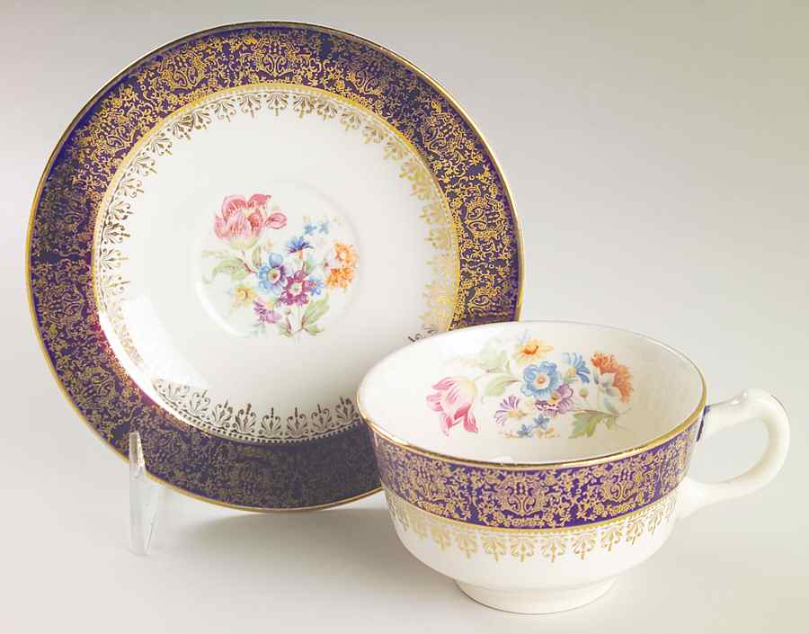 B1344 Flat Cup & Saucer Set by Homer Laughlin -1