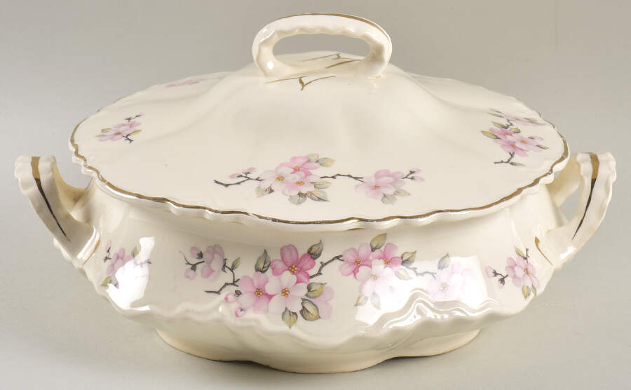 R5334 Round Covered Vegetable by Homer Laughlin -1