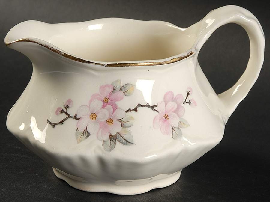R5334 Creamer by Homer Laughlin -1