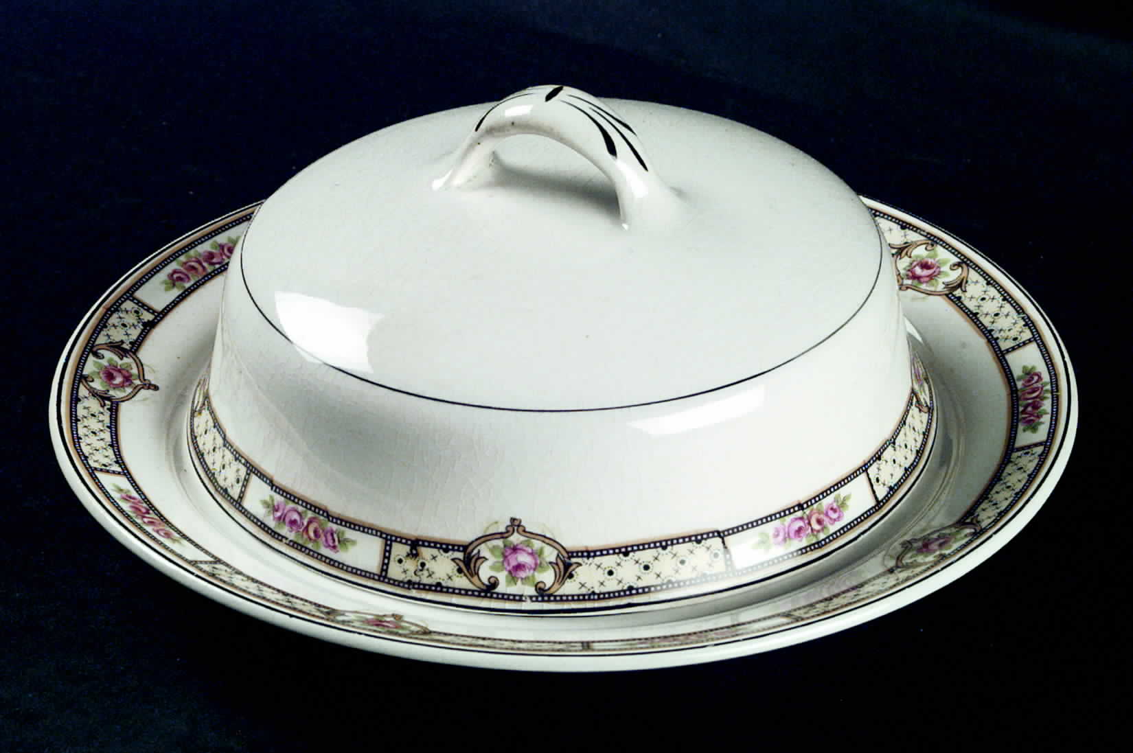 French Border Round Covered Butter by Homer Laughlin -1